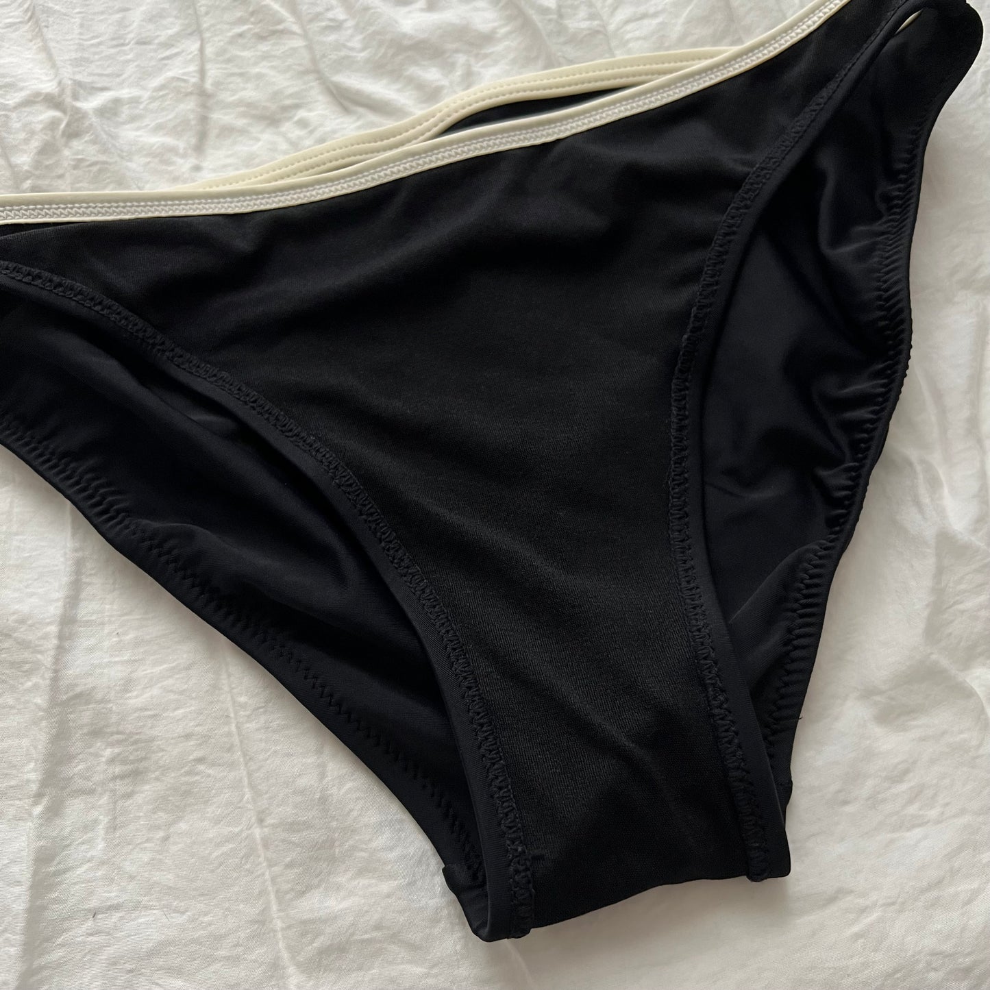 Lsize Black lace and frill bikini Set