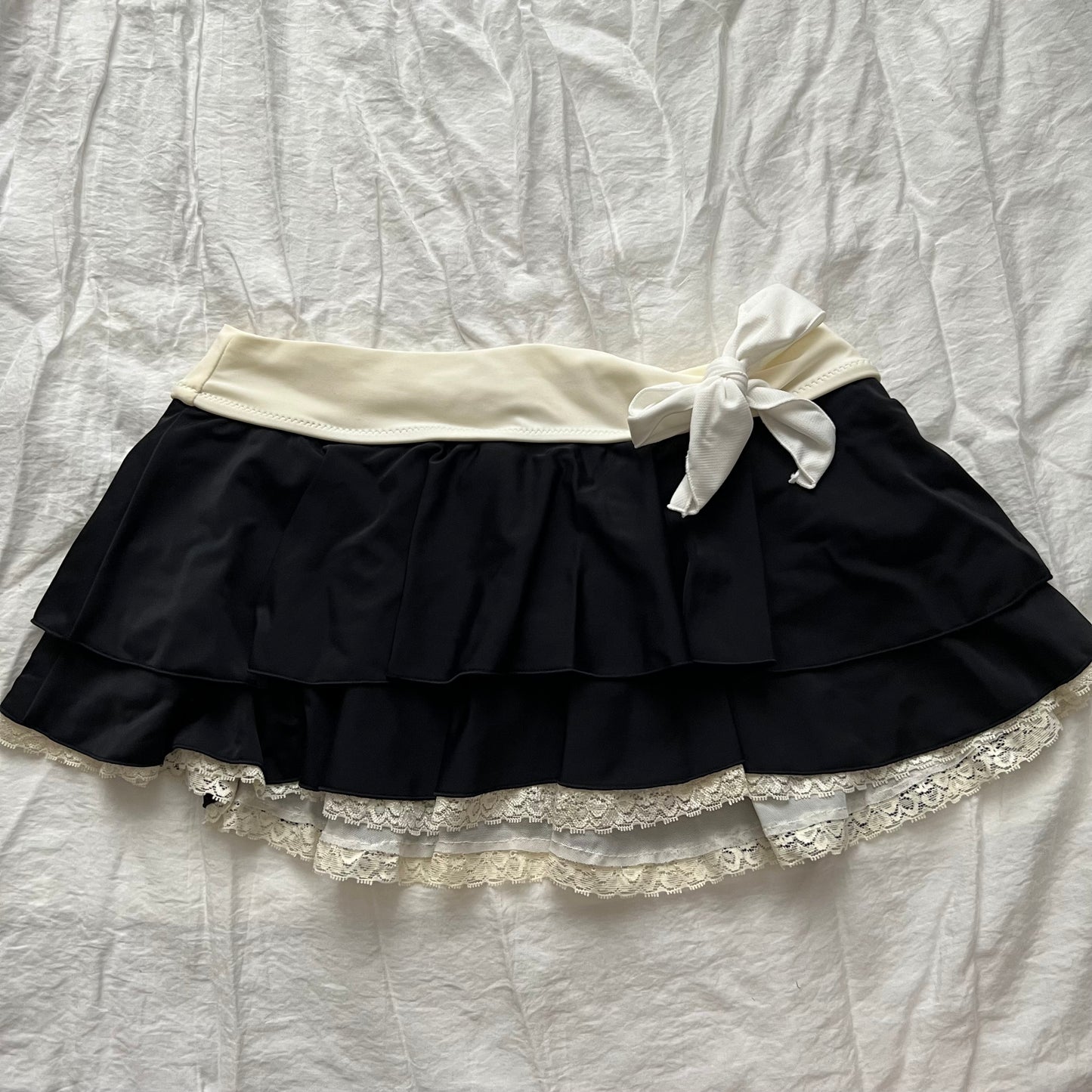 Lsize Black lace and frill bikini Set