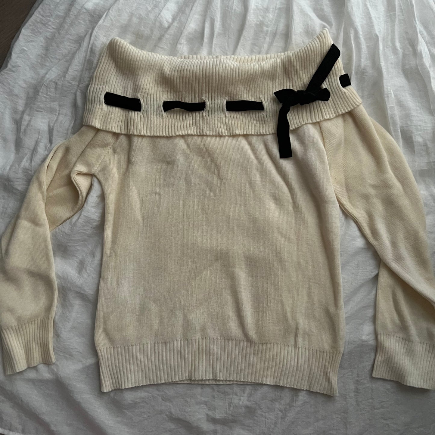 Ribbon neck Sweater
