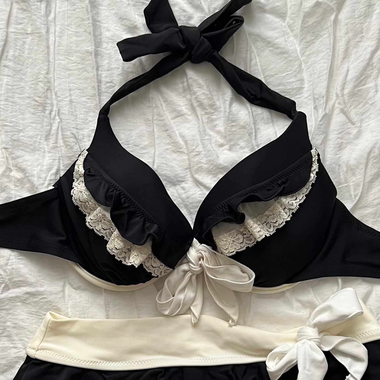 Lsize Black lace and frill bikini Set