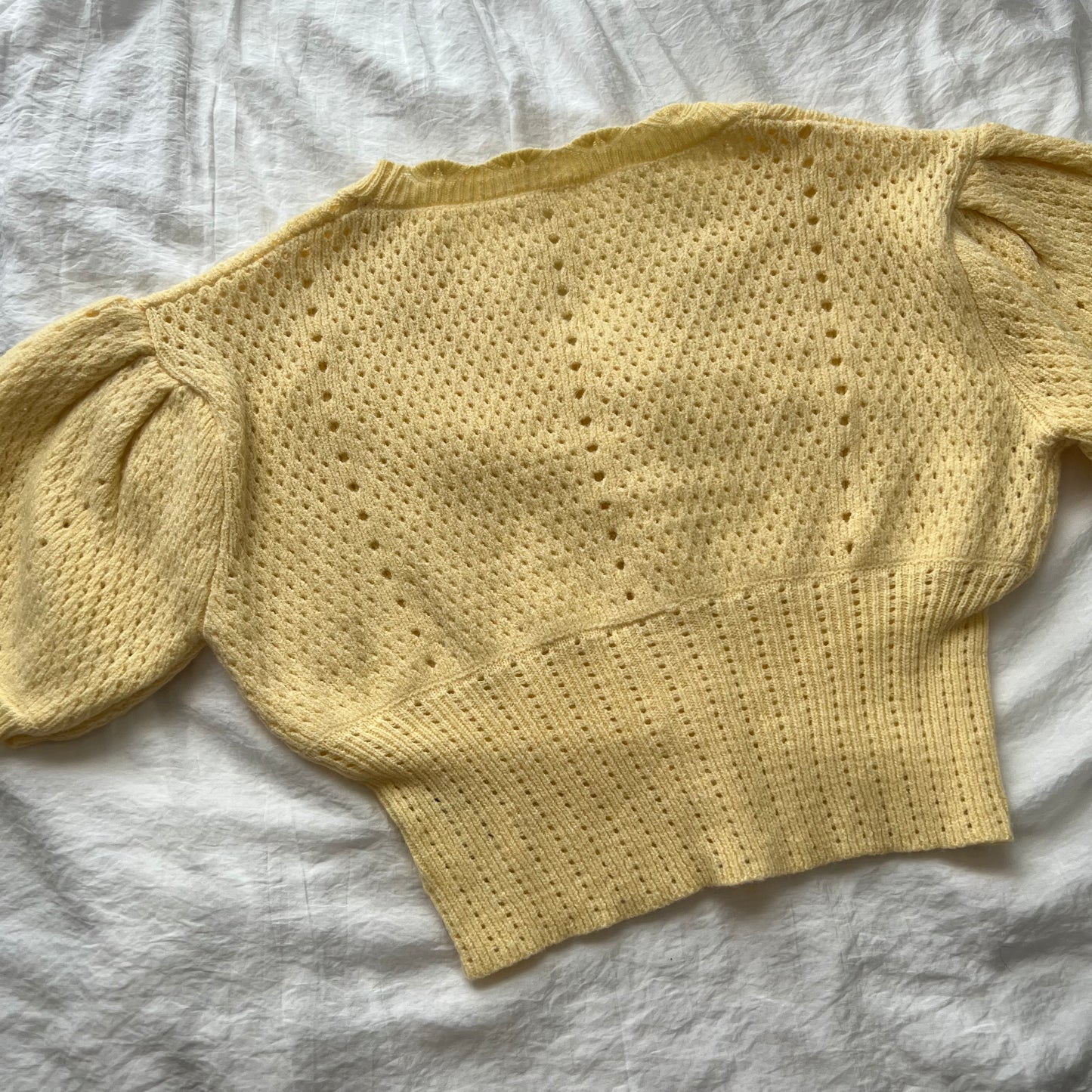 Yellow puffy sleeves cardigan