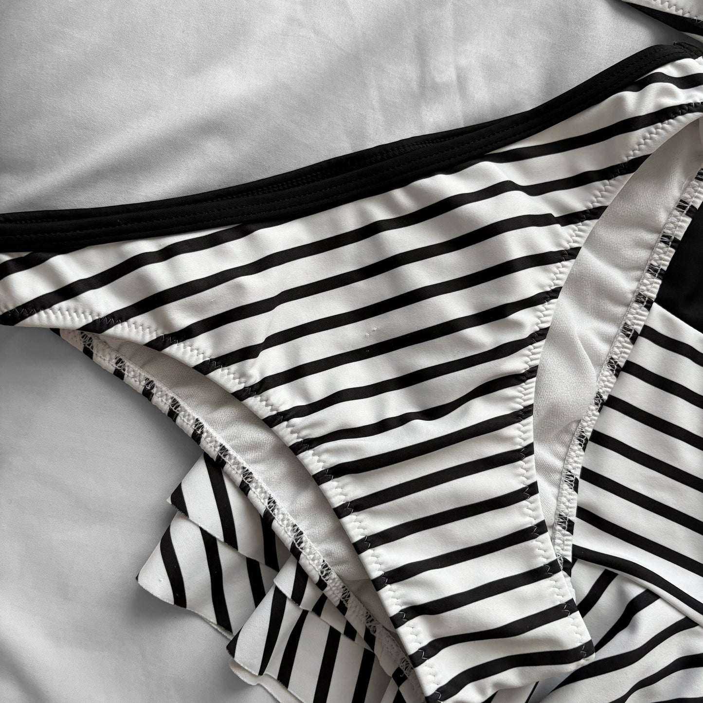 M size•Black & White stripes bikini Set