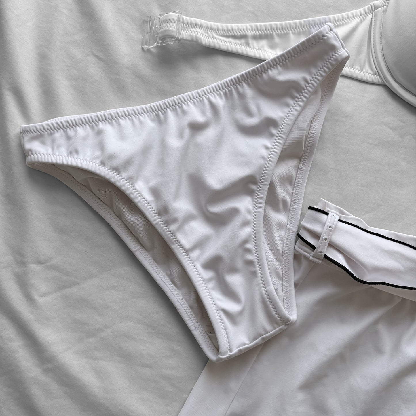 M size•White frills Rhinestones bikini Set