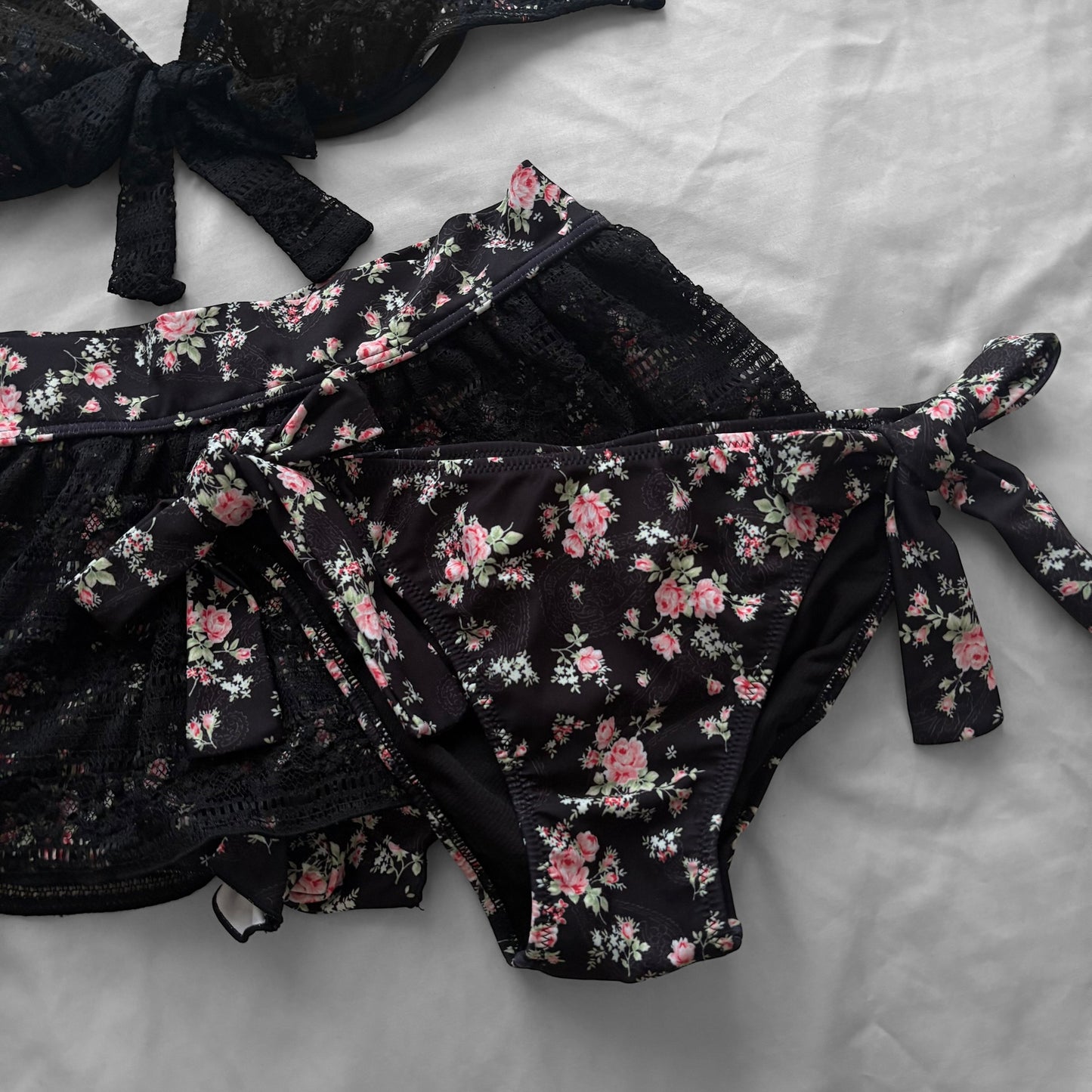 M size•Black lace & Floral bikini Set