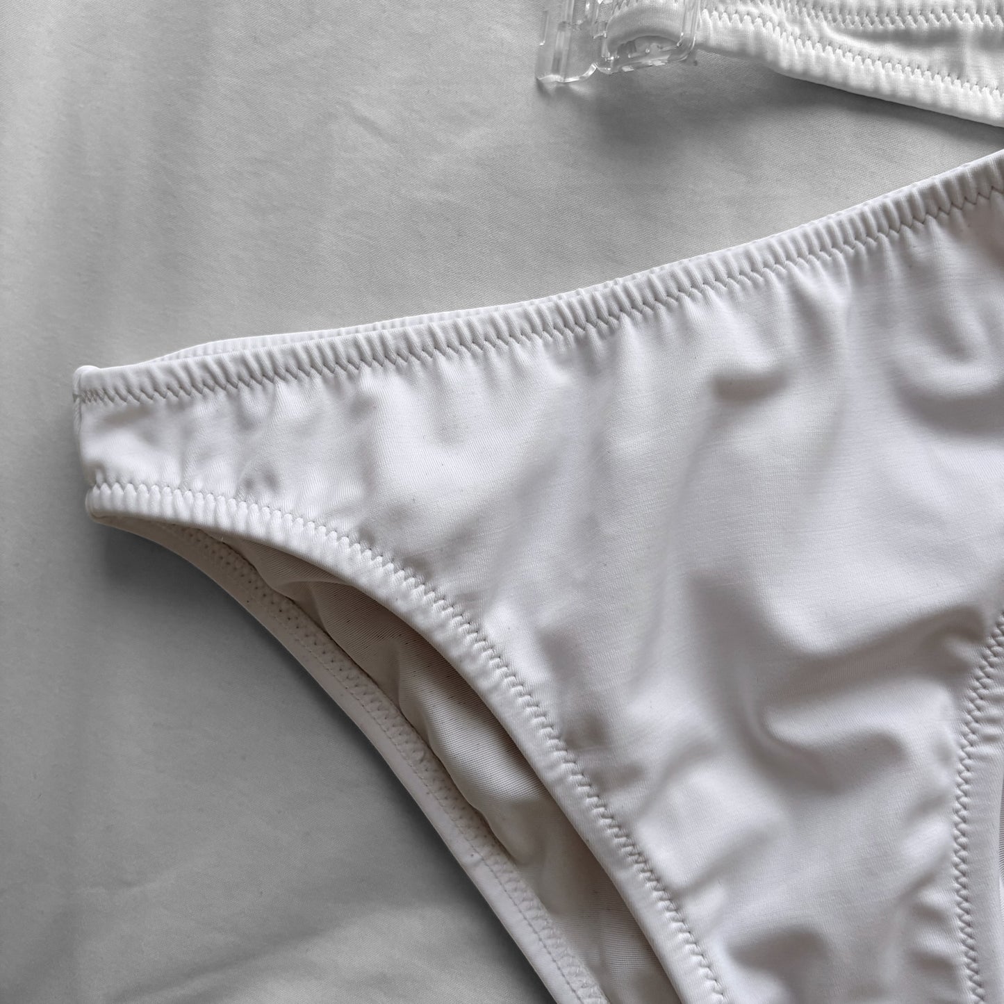 M size•White frills Rhinestones bikini Set