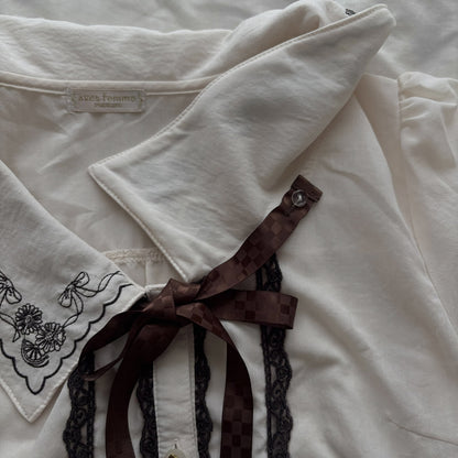 ‘Axes Femme’ Creamy Collar Top