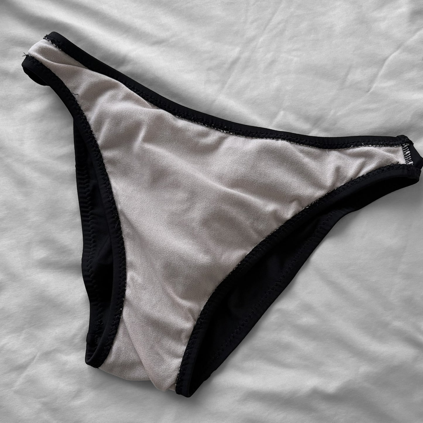 M size•Black Frilly Hem bikini Set