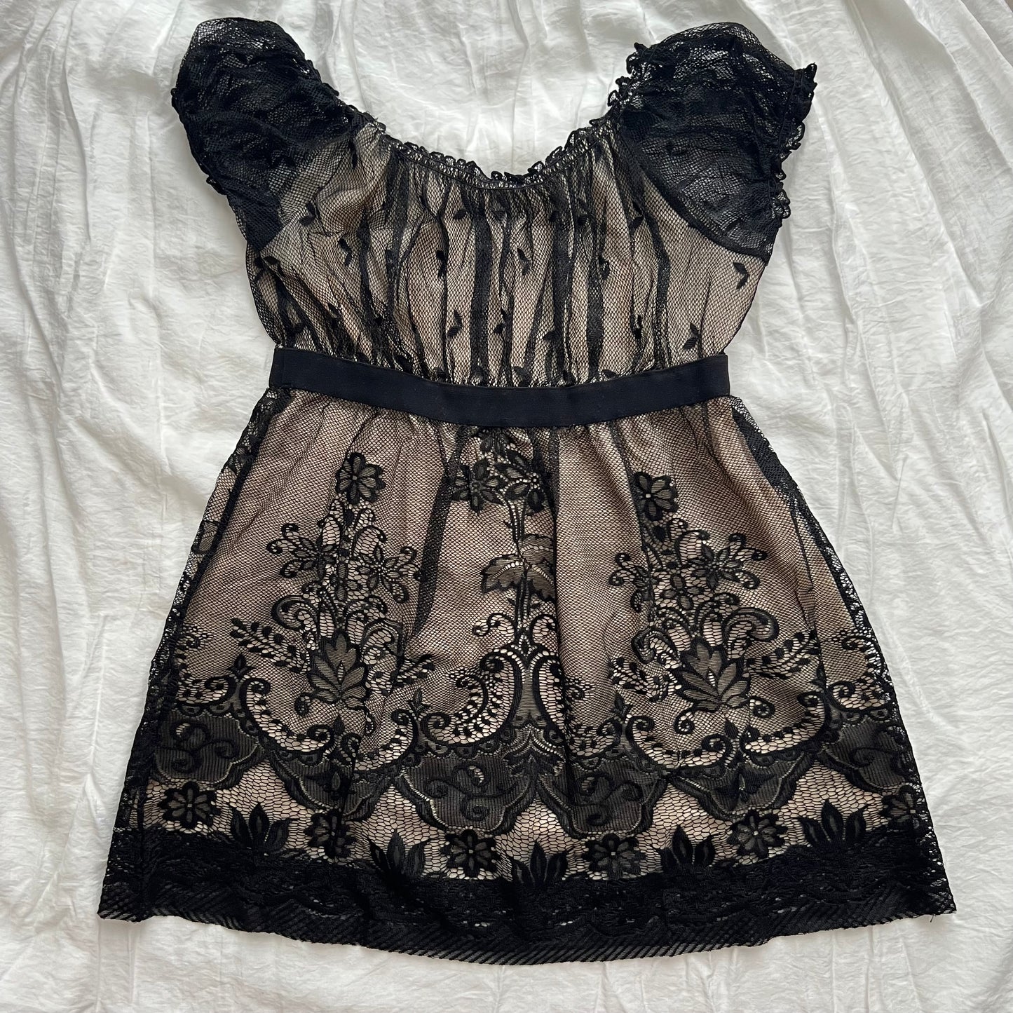 Lace detailed top