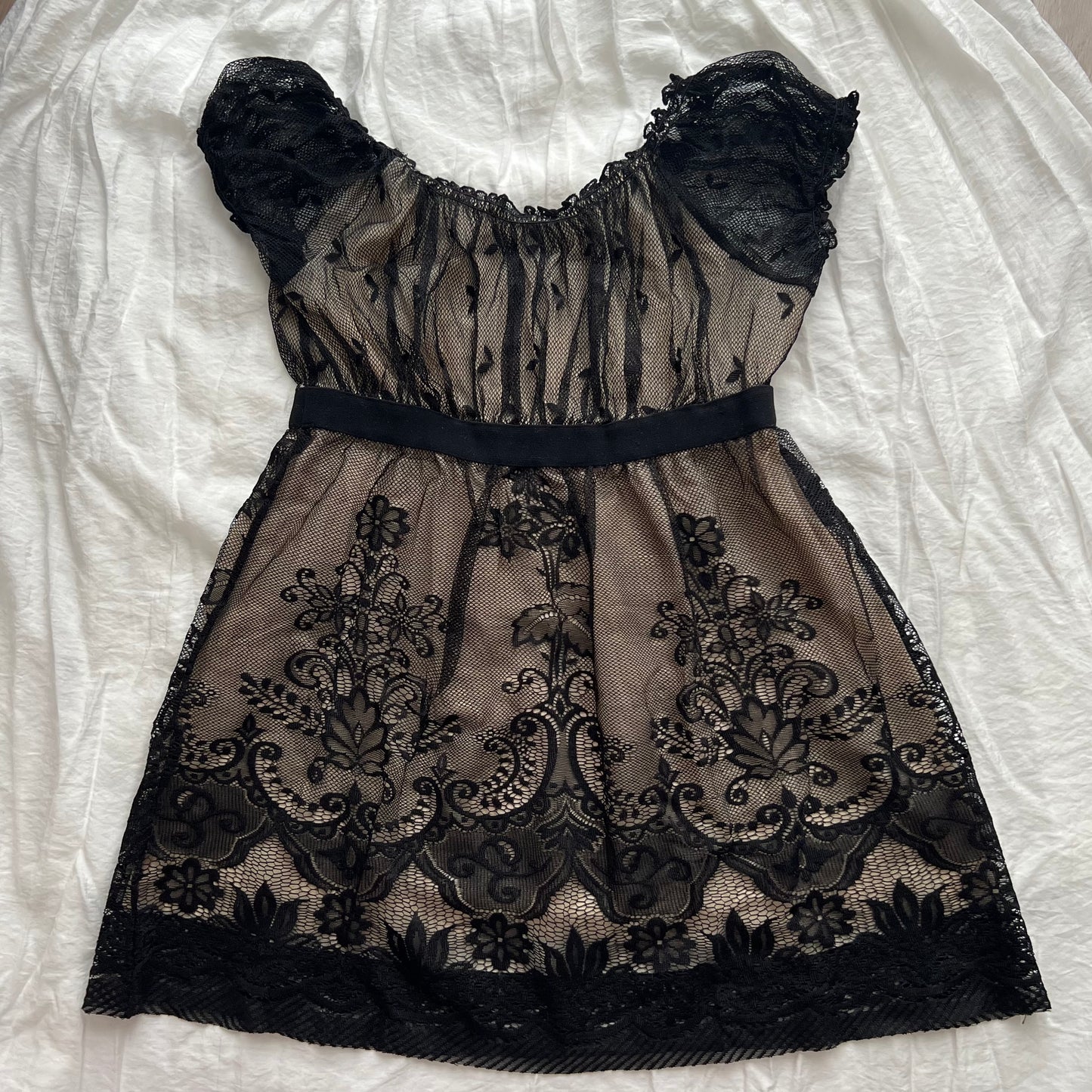 Lace detailed top