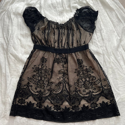 Lace detailed top