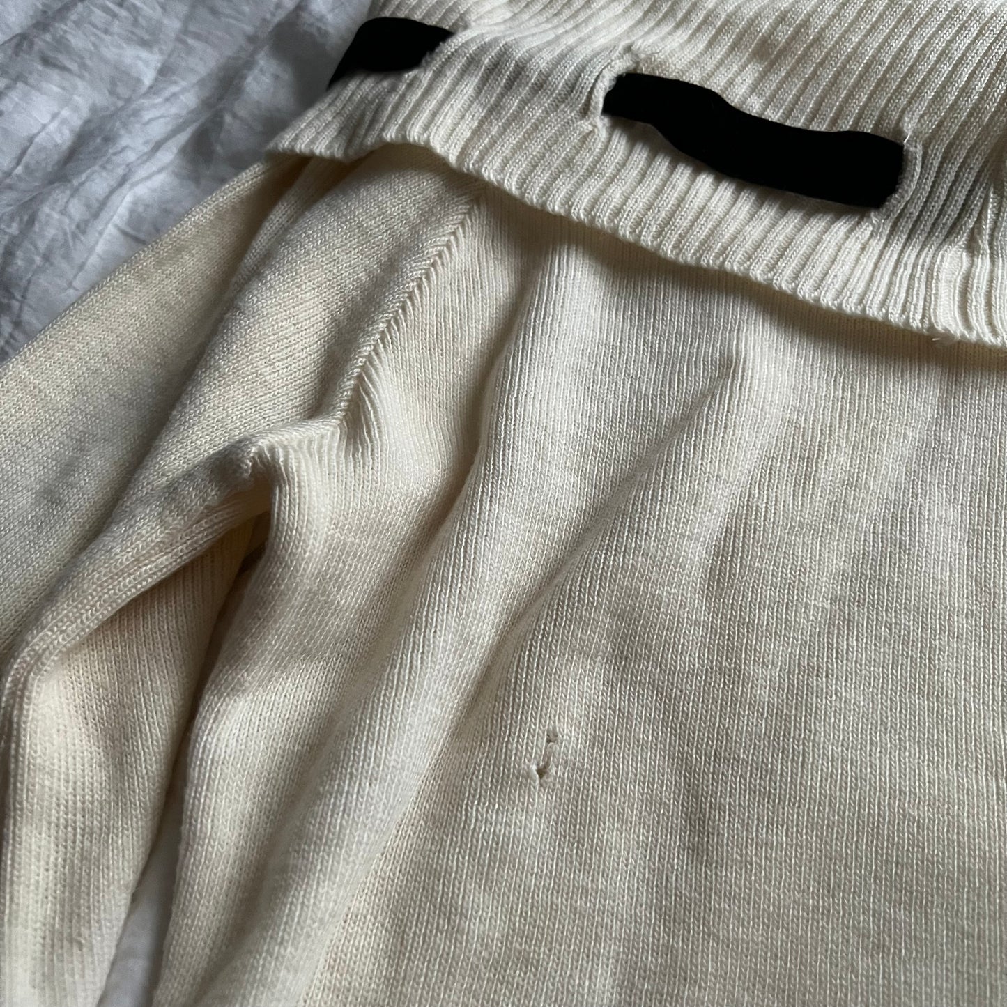 Ribbon neck Sweater