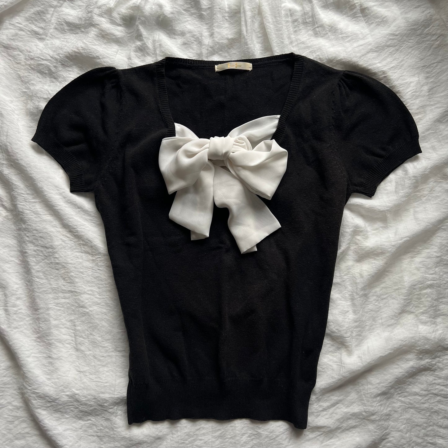 Black removable bow knit