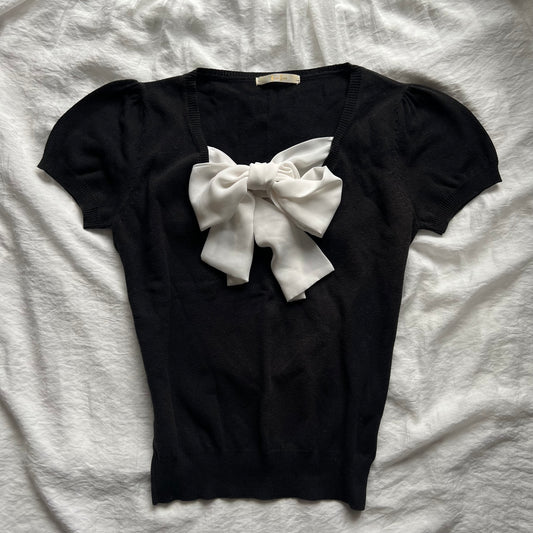 Black removable bow knit