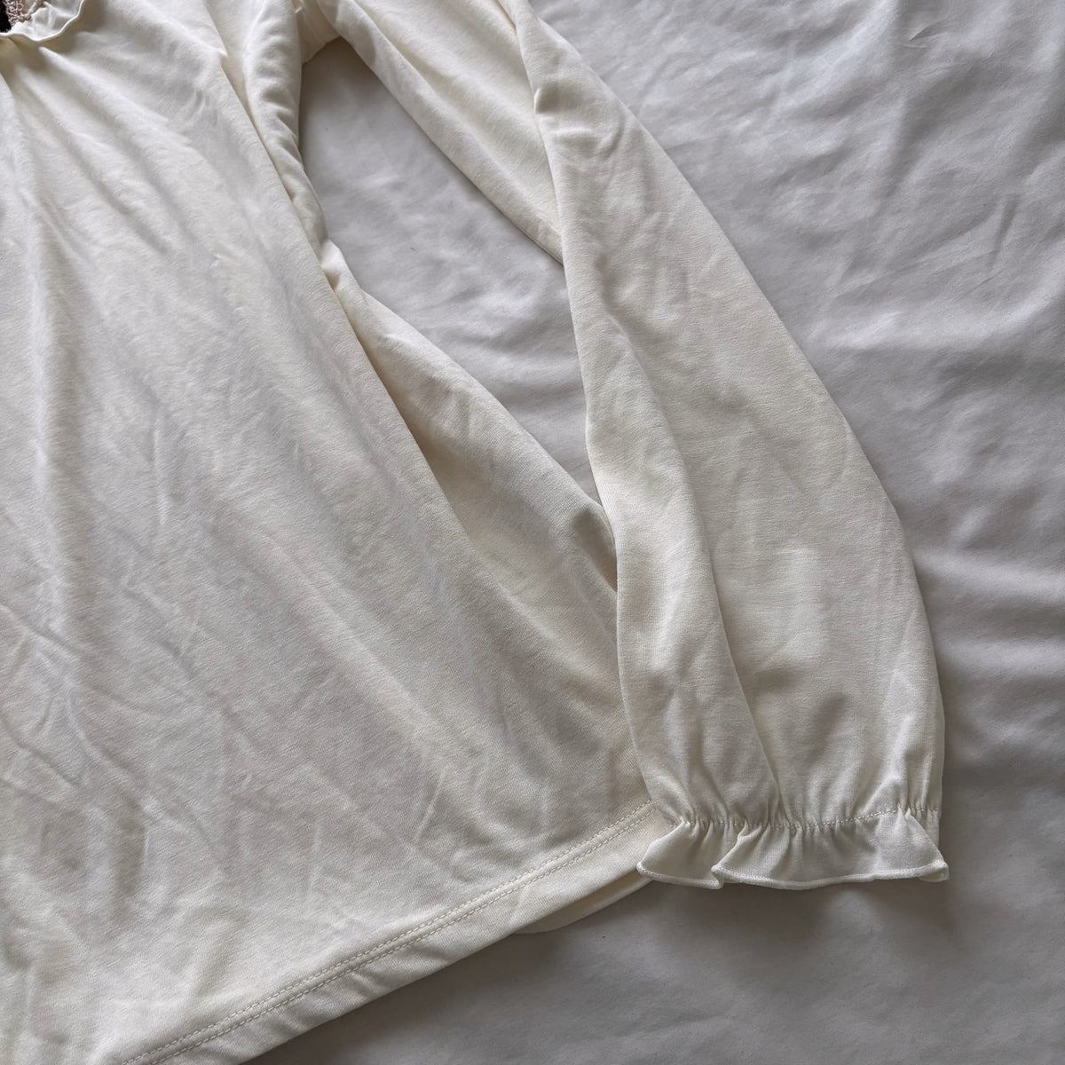 ‘Axes Femme’ Creamy Sweet Bow Top