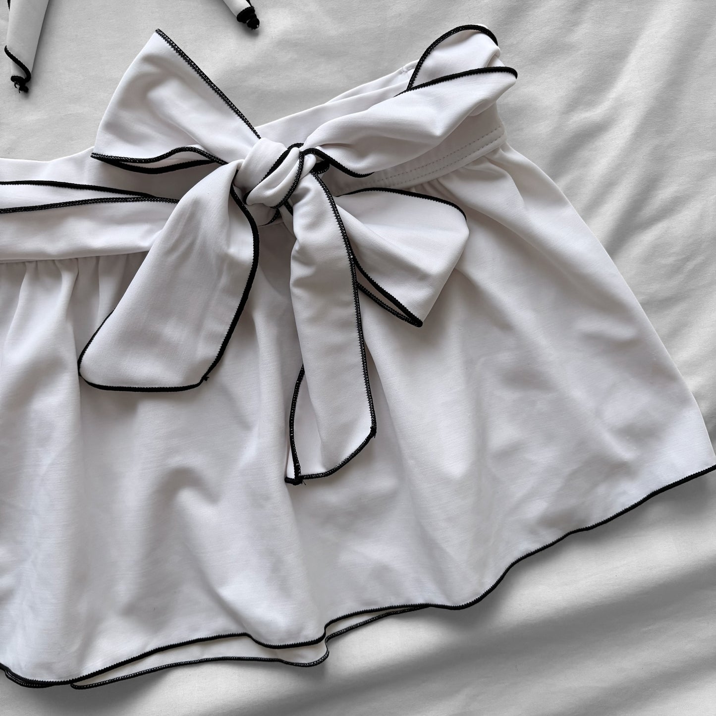 M size•White frills Rhinestones bikini Set