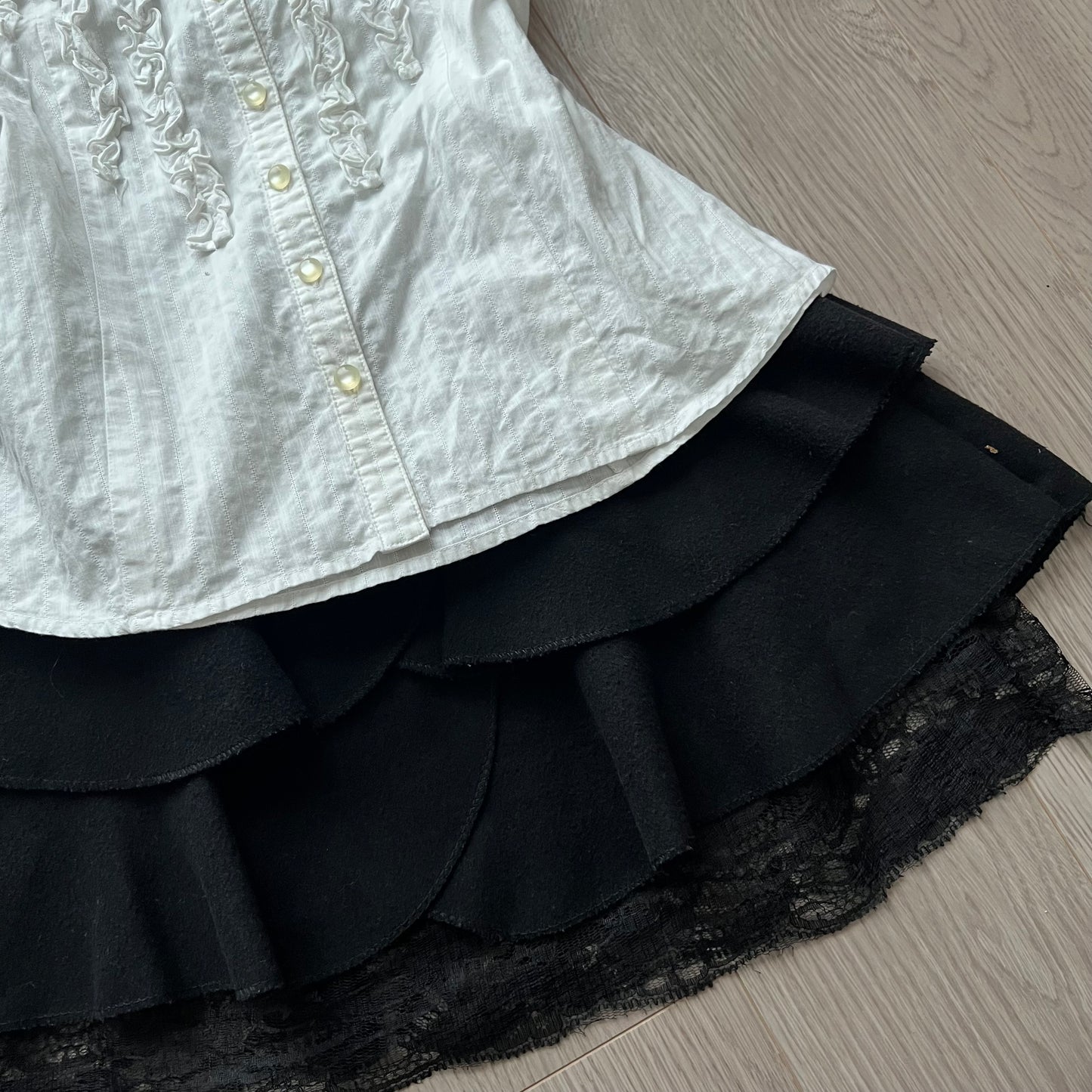 Black layers lace skirt