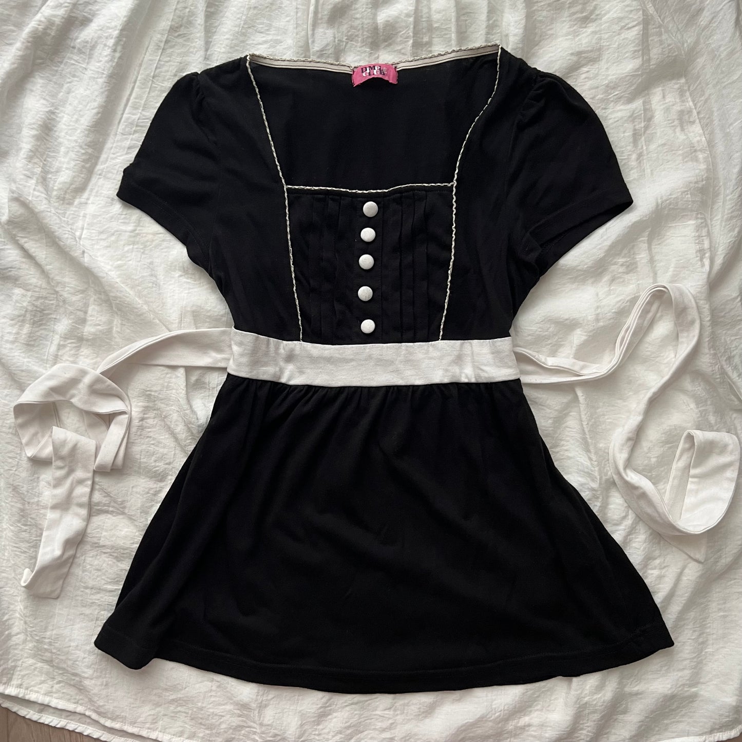 Black waist ribbon top
