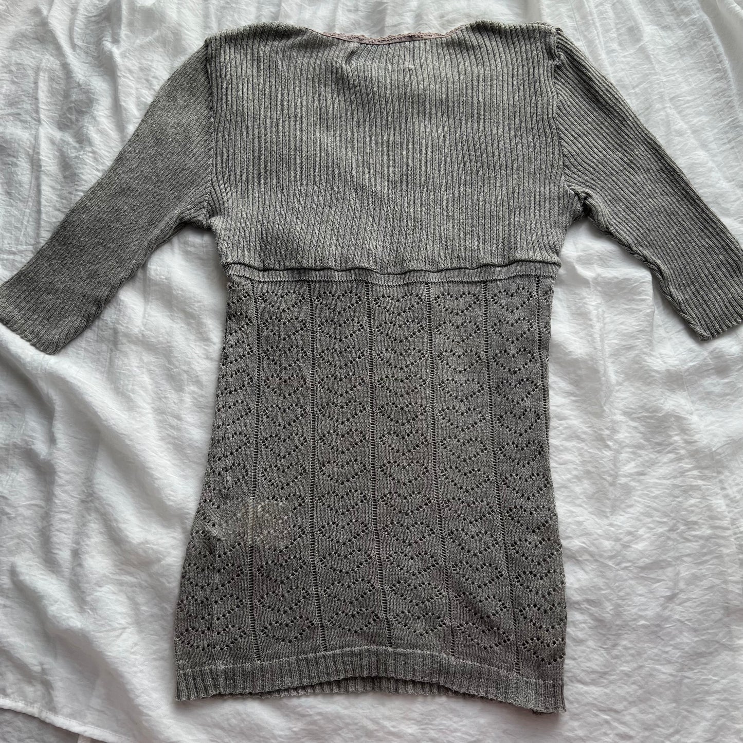 Gray heart ribbon knit