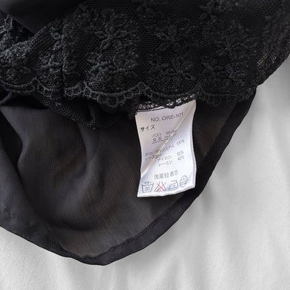 Lace & Frills black Top