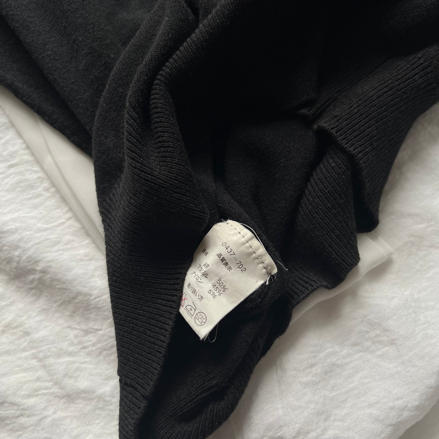 Black removable bow knit