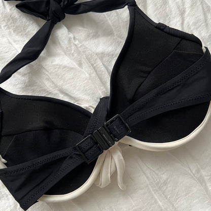 Lsize Black lace and frill bikini Set