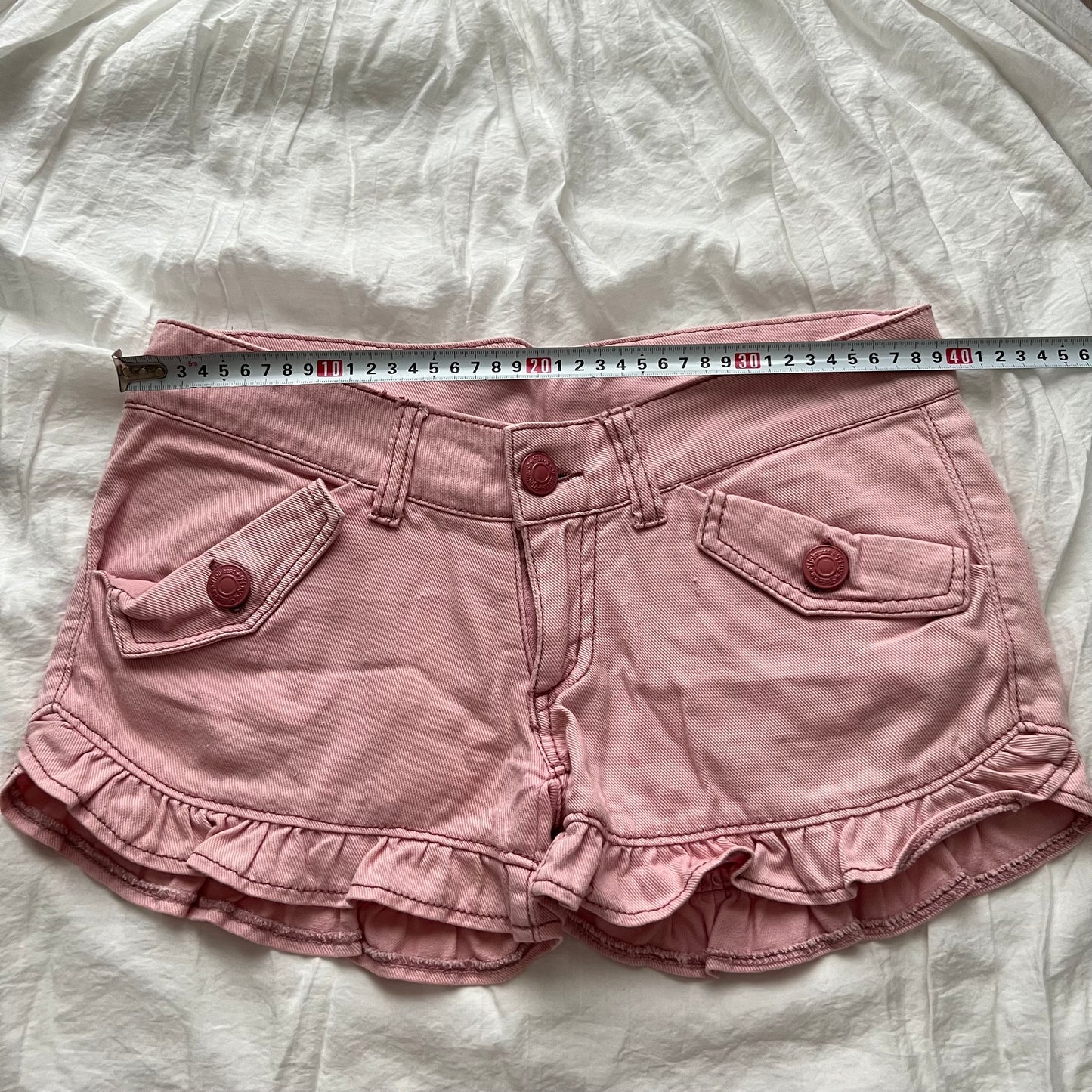 Ruffled pink shorts