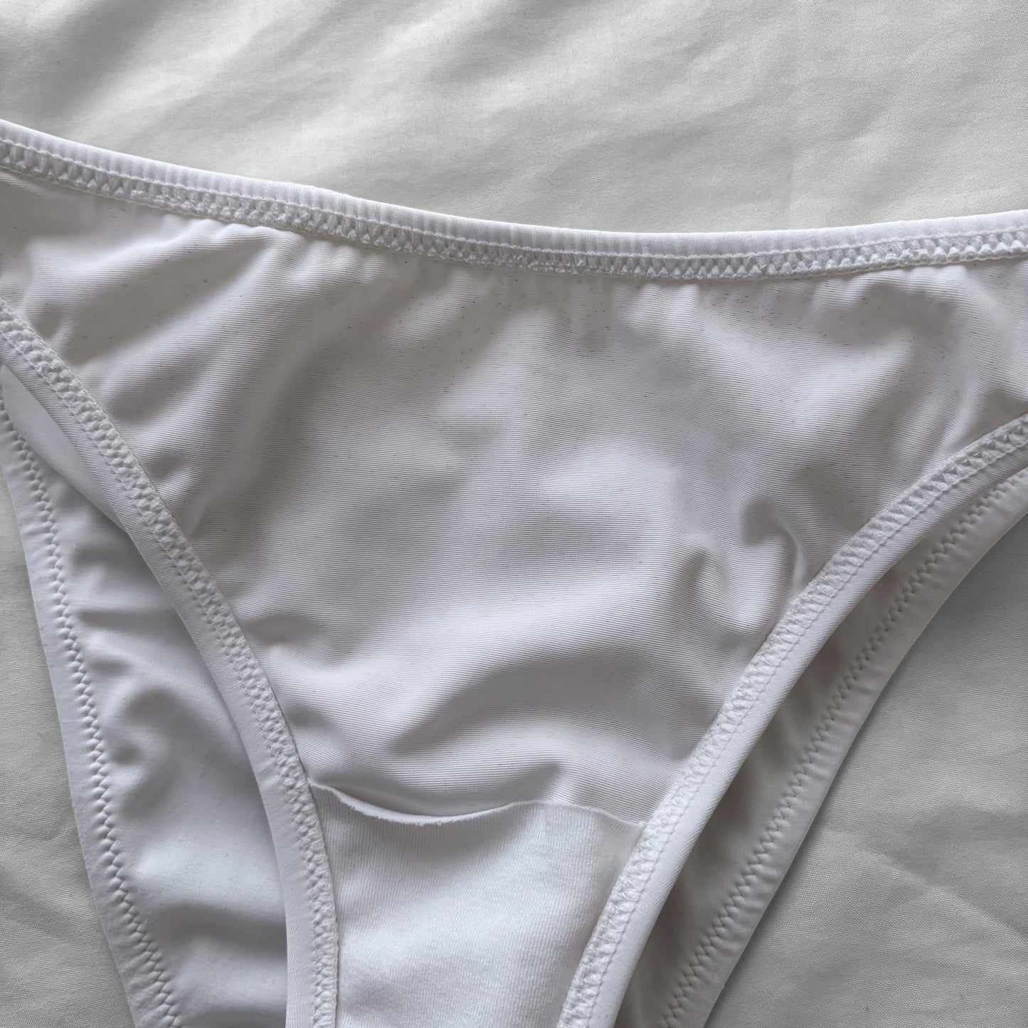 M size•White frills Rhinestones bikini Set