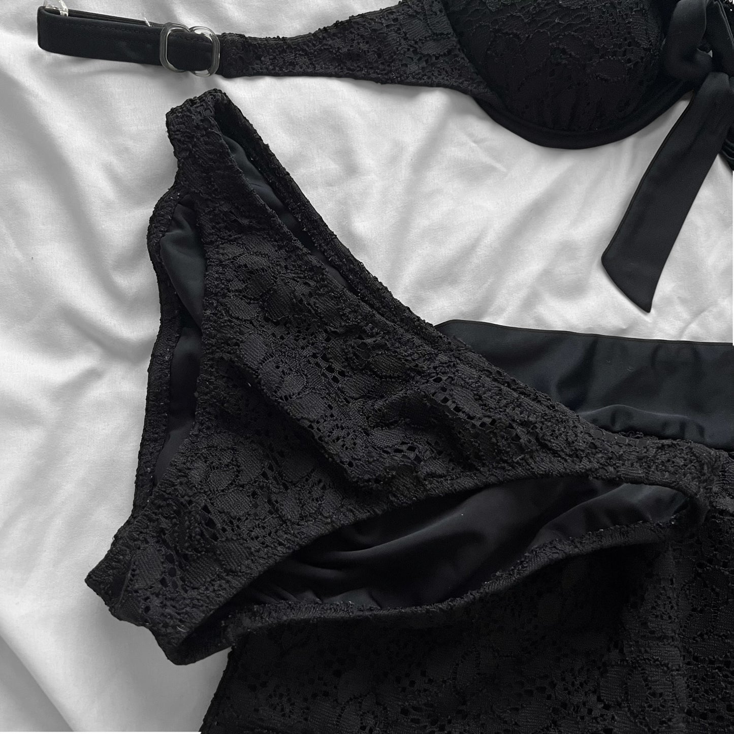 M size•Black lace & frills bikini Set