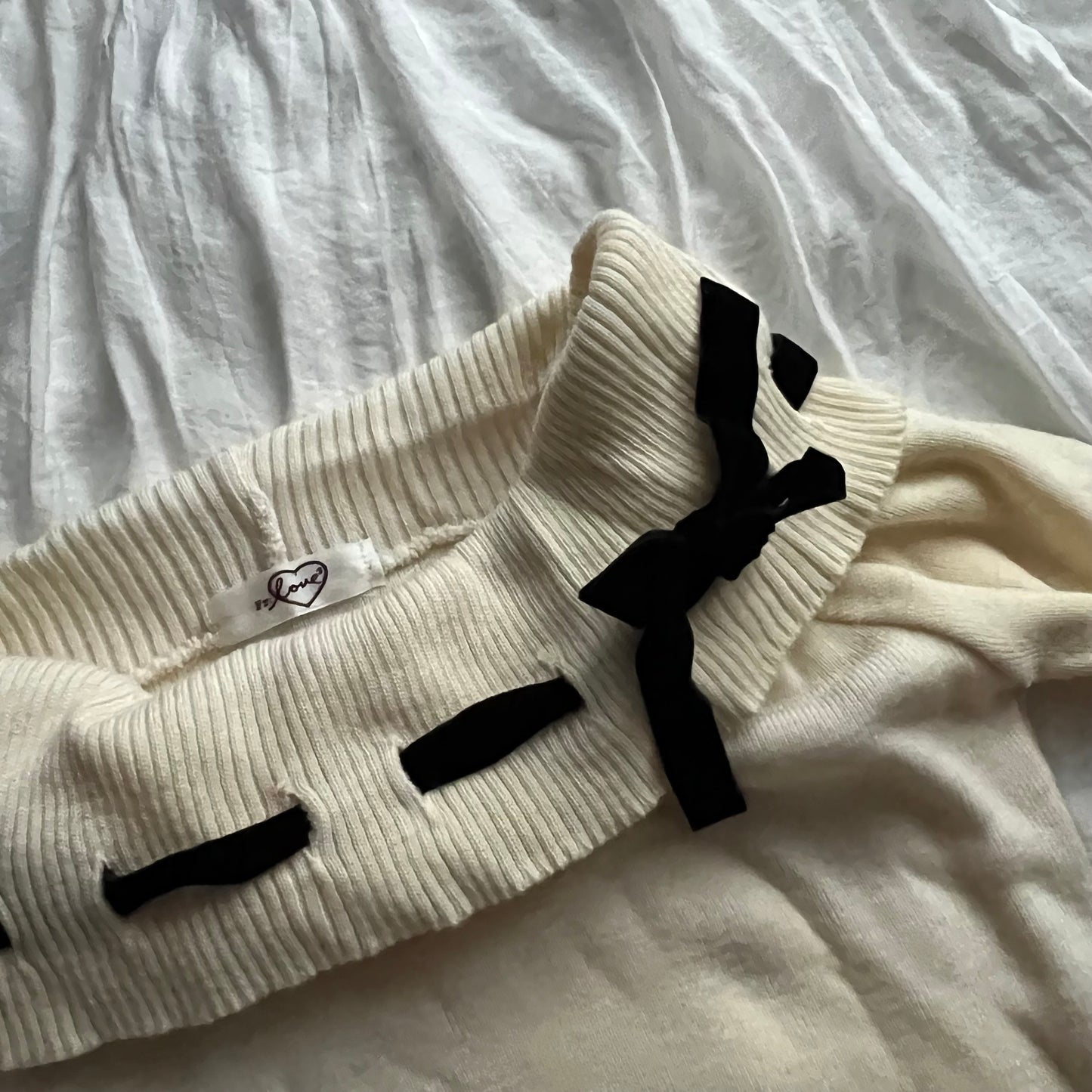Ribbon neck Sweater