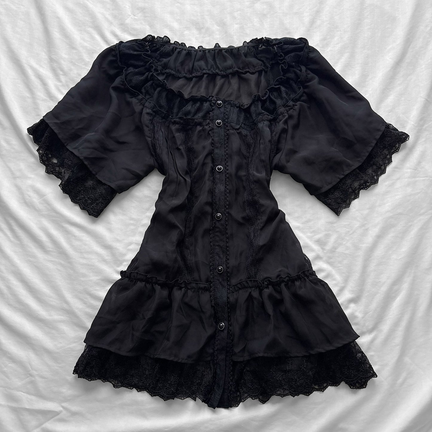 Lace & Frills black Top