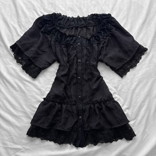 Lace & Frills black Top