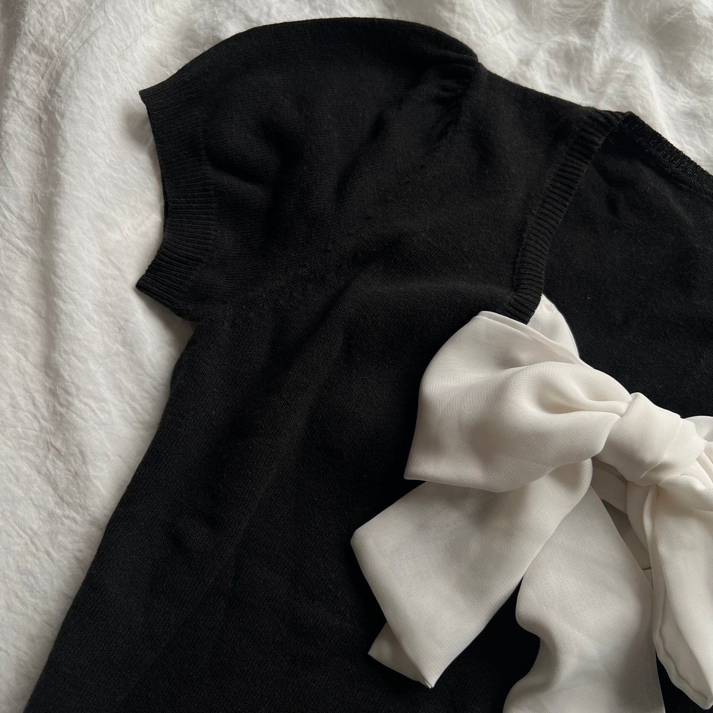Black removable bow knit