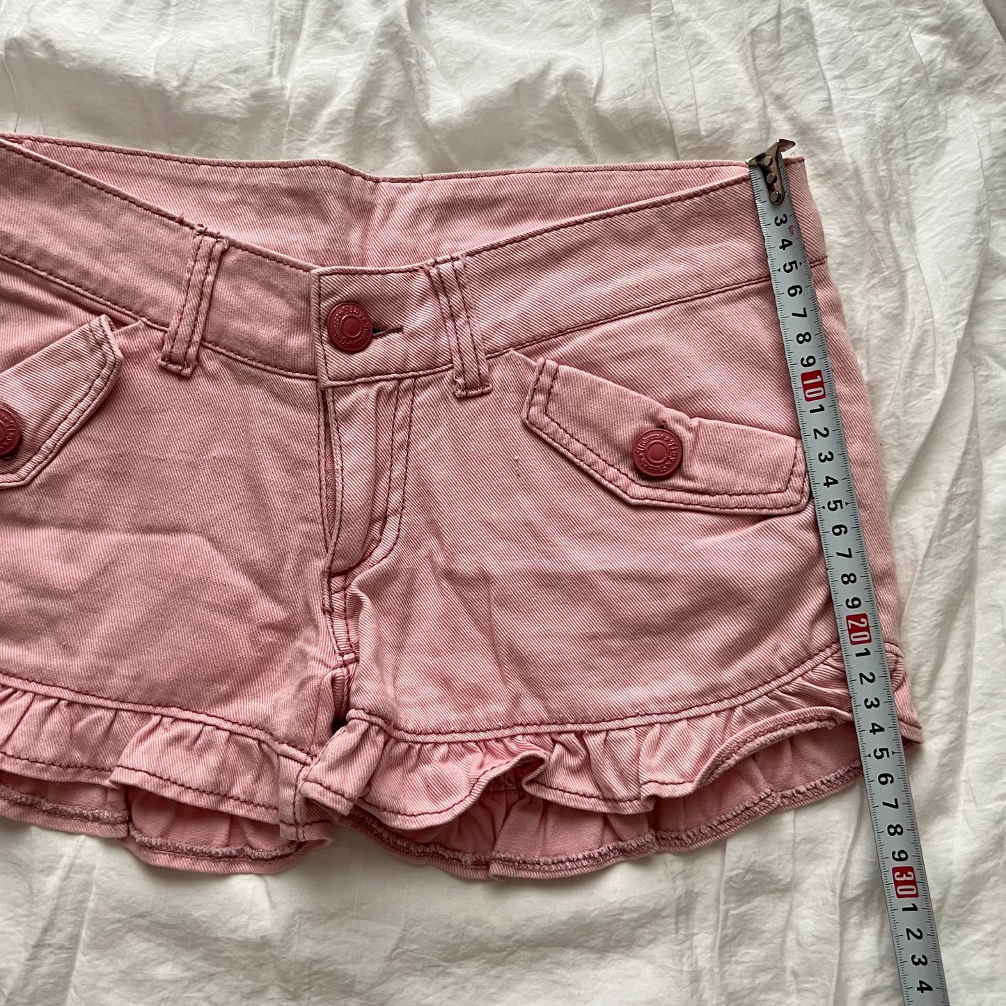 Ruffled pink shorts