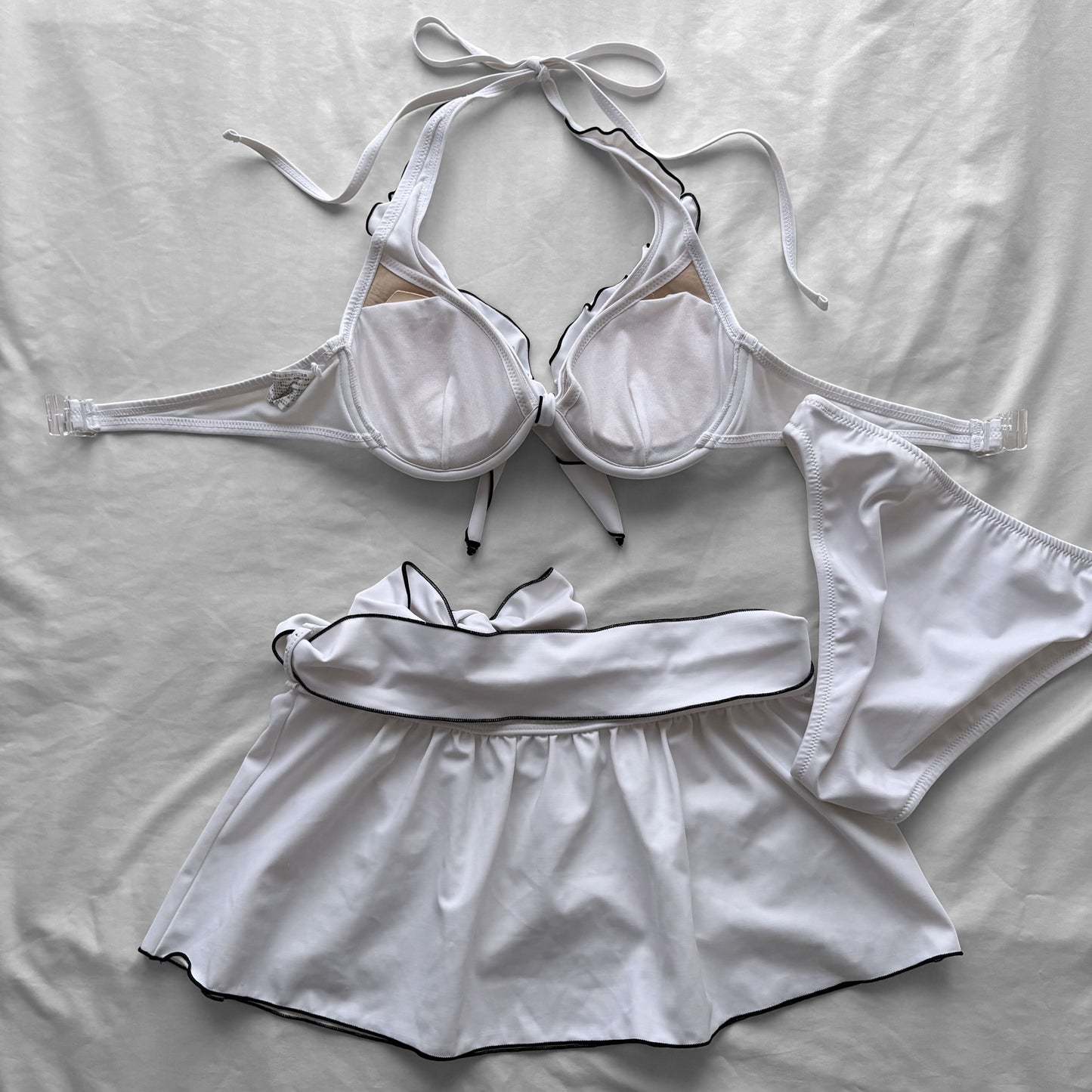 M size•White frills Rhinestones bikini Set