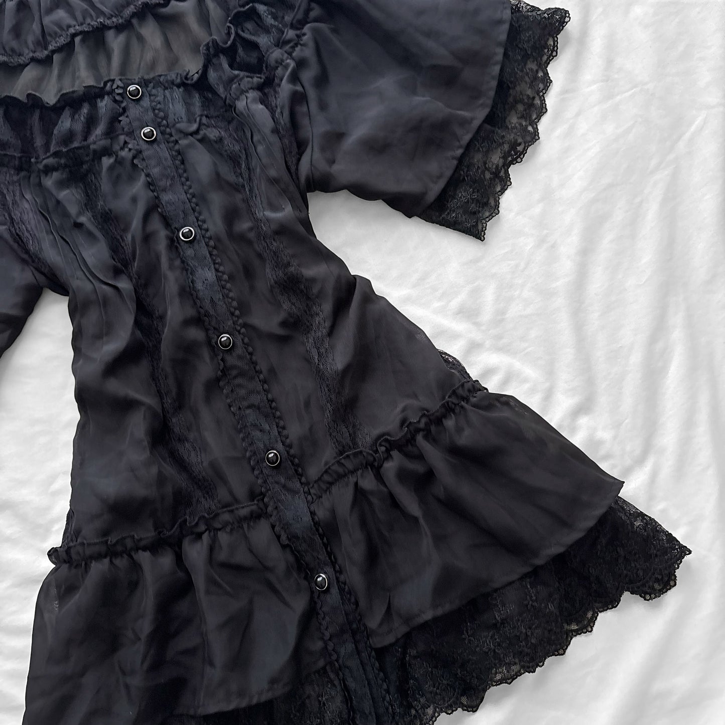 Lace & Frills black Top
