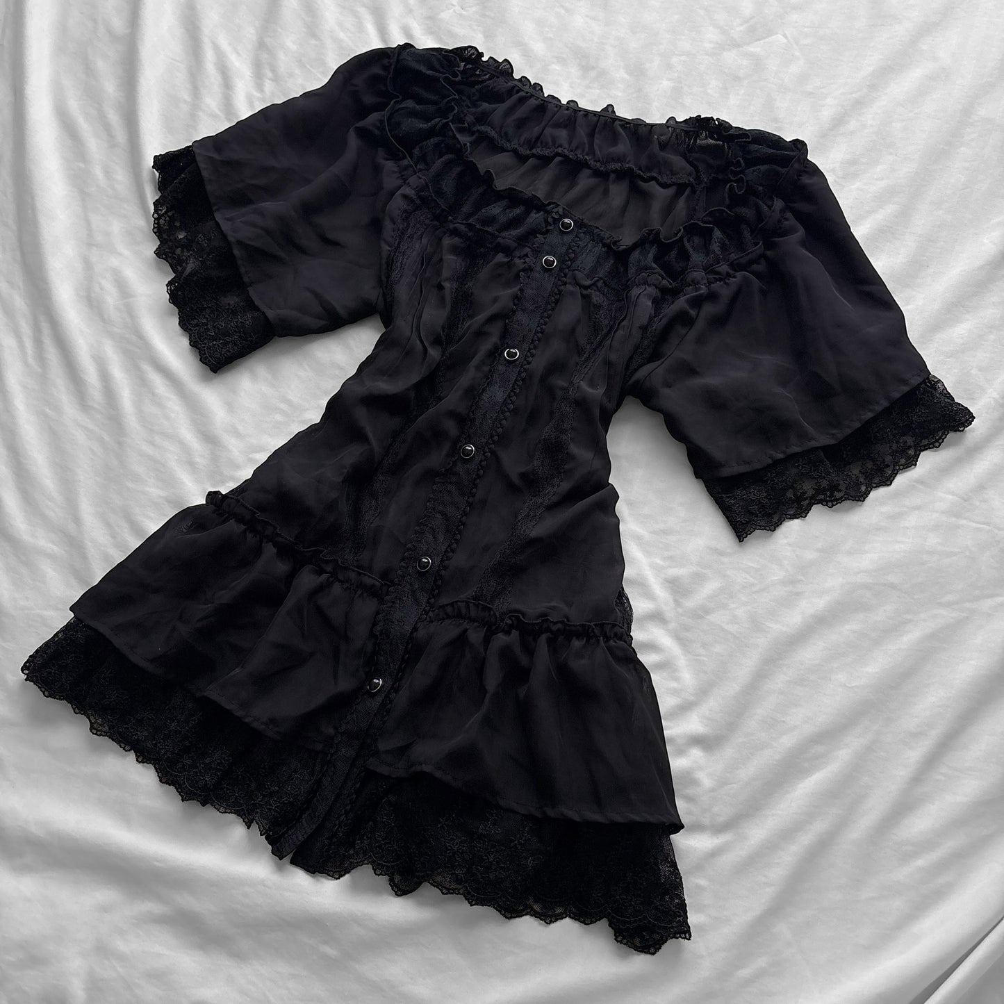 Lace & Frills black Top