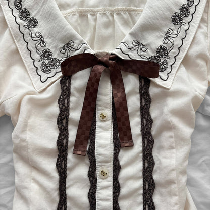 ‘Axes Femme’ Creamy Collar Top