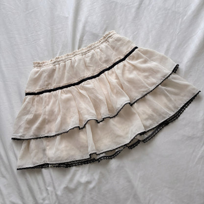 Creamy Ribbon Tiered Mini Skirt