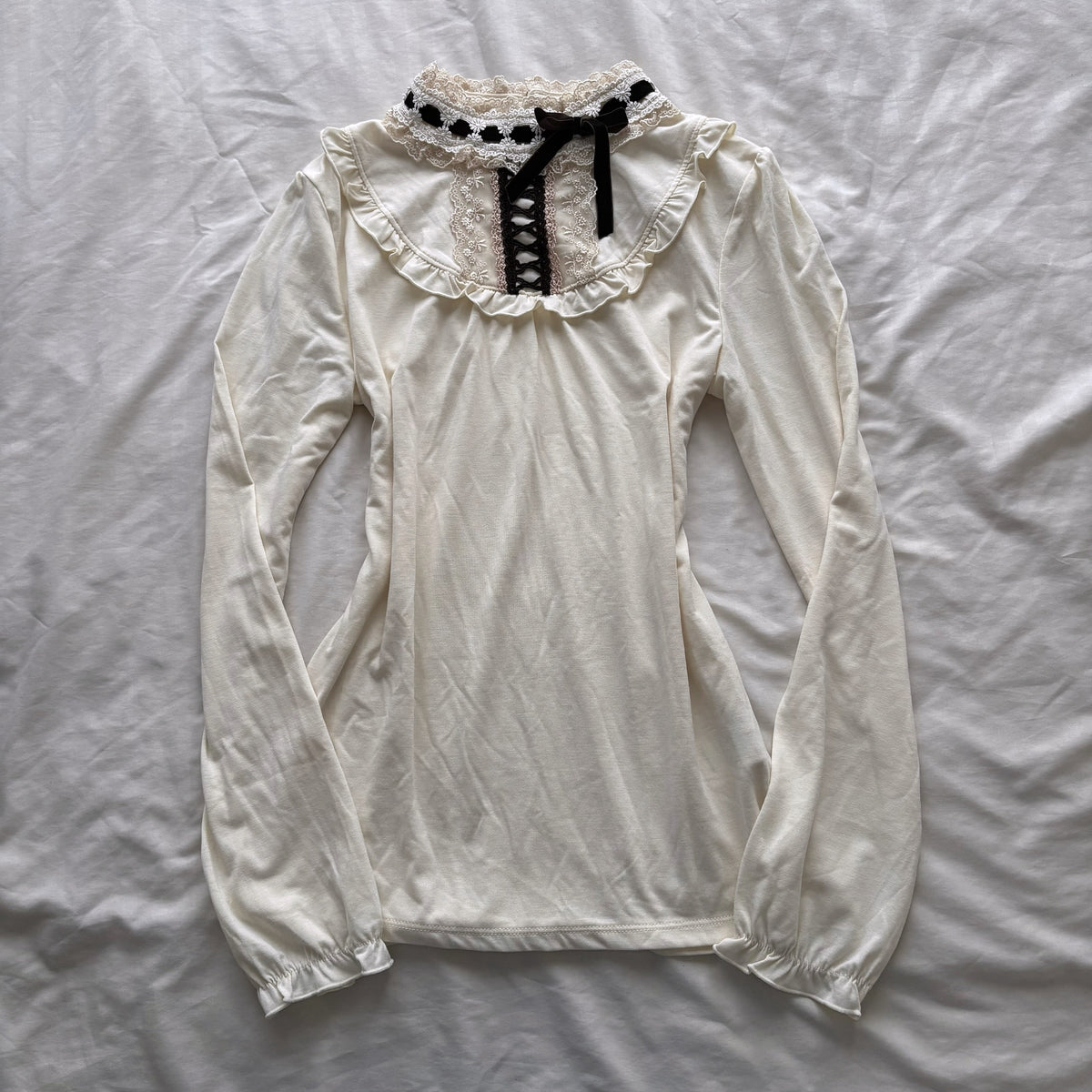 ‘Axes Femme’ Creamy Sweet Bow Top