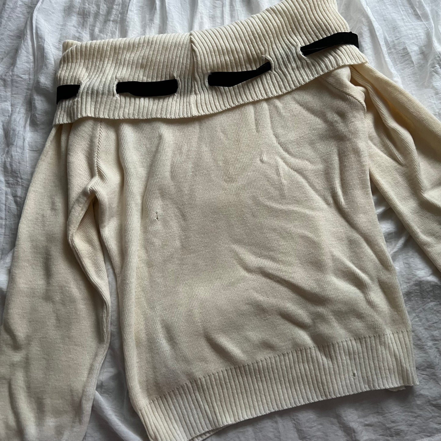 Ribbon neck Sweater
