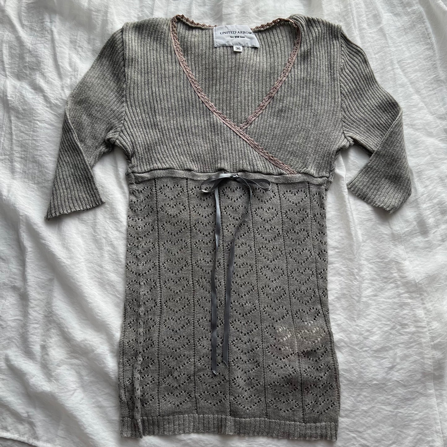 Gray heart ribbon knit