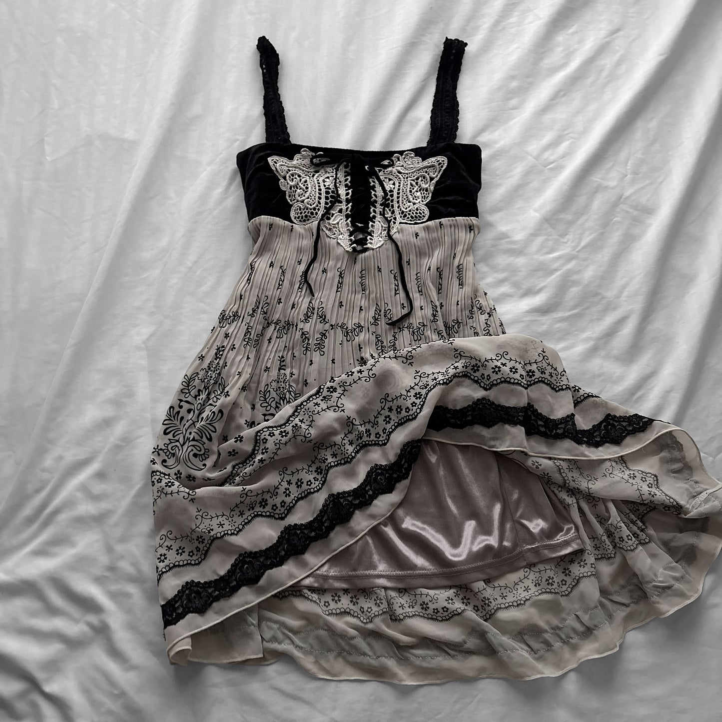 ‘Axes Femme’ Flowy Butterfly Lace Dress
