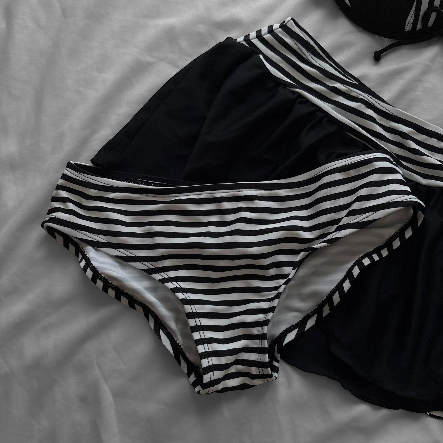M size•Black & white stripes 4-piece bikini Set