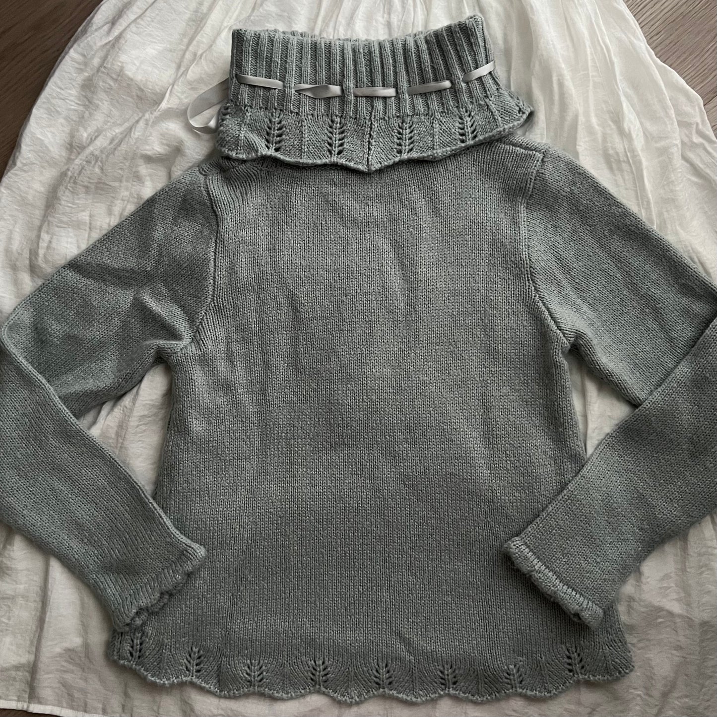 Gray ribbon Sweater