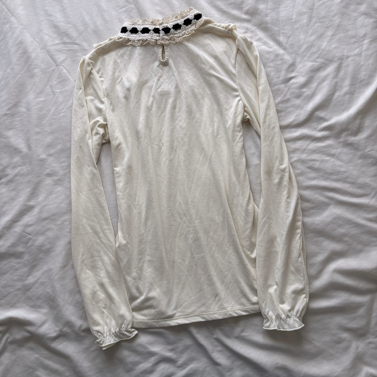 ‘Axes Femme’ Creamy Sweet Bow Top