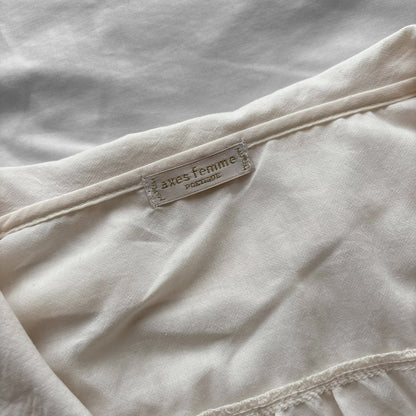 ‘Axes Femme’ Creamy Collar Top
