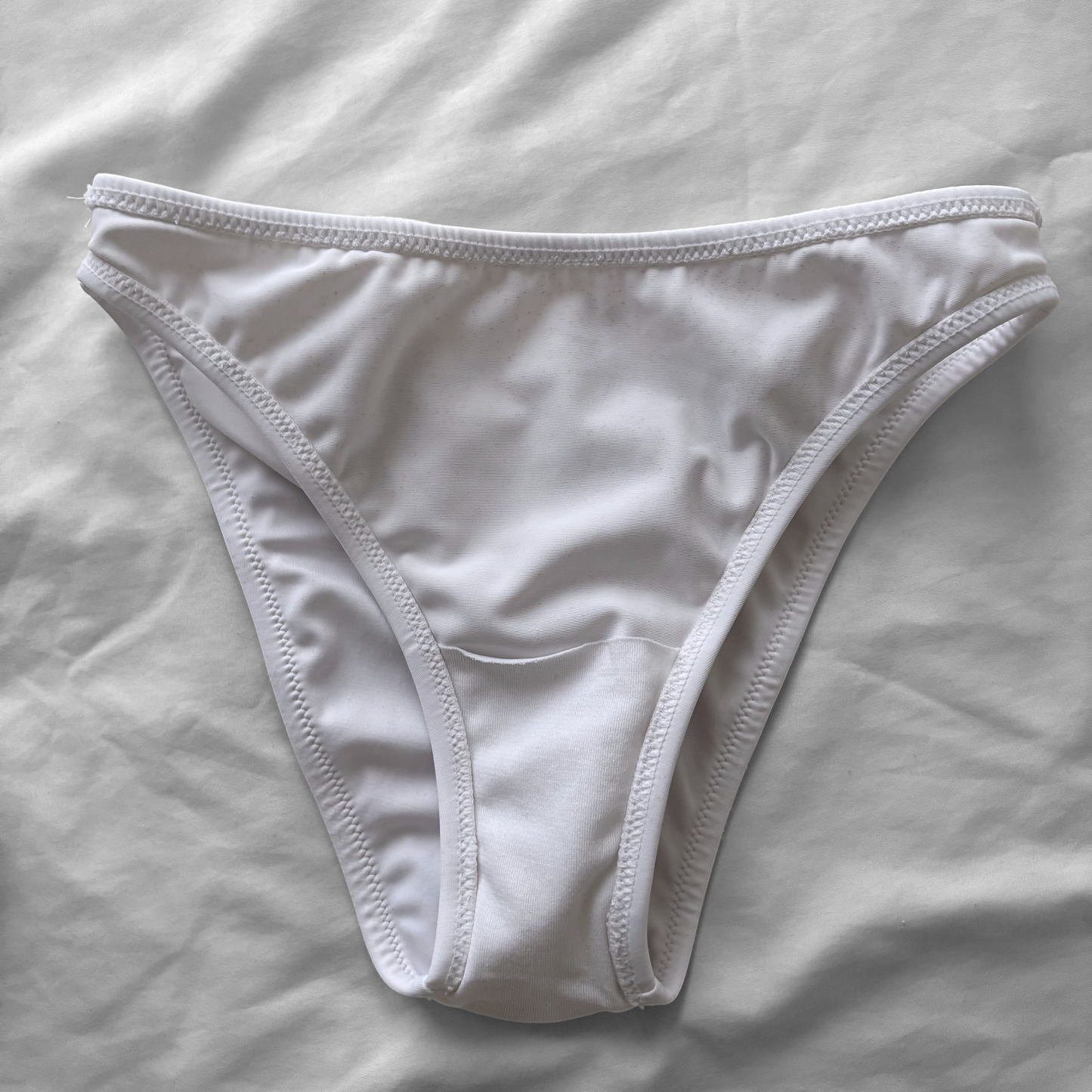 M size•White frills Rhinestones bikini Set