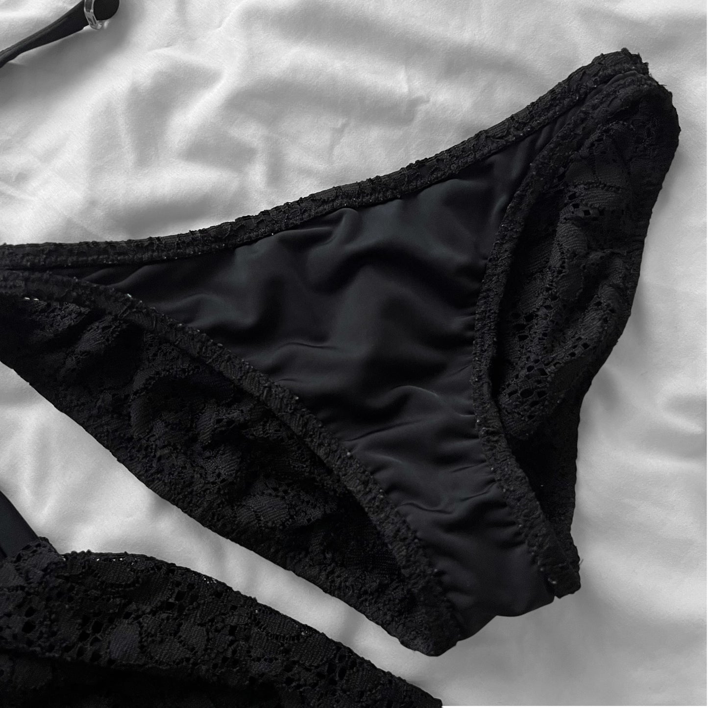 M size•Black lace & frills bikini Set
