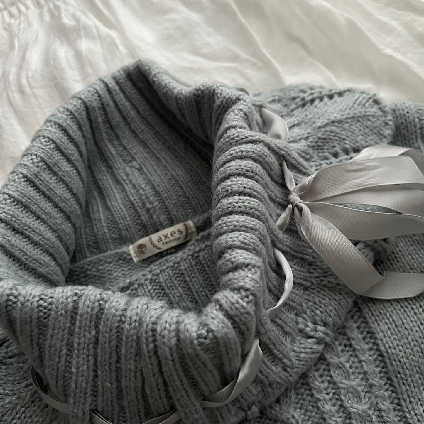 Gray ribbon Sweater