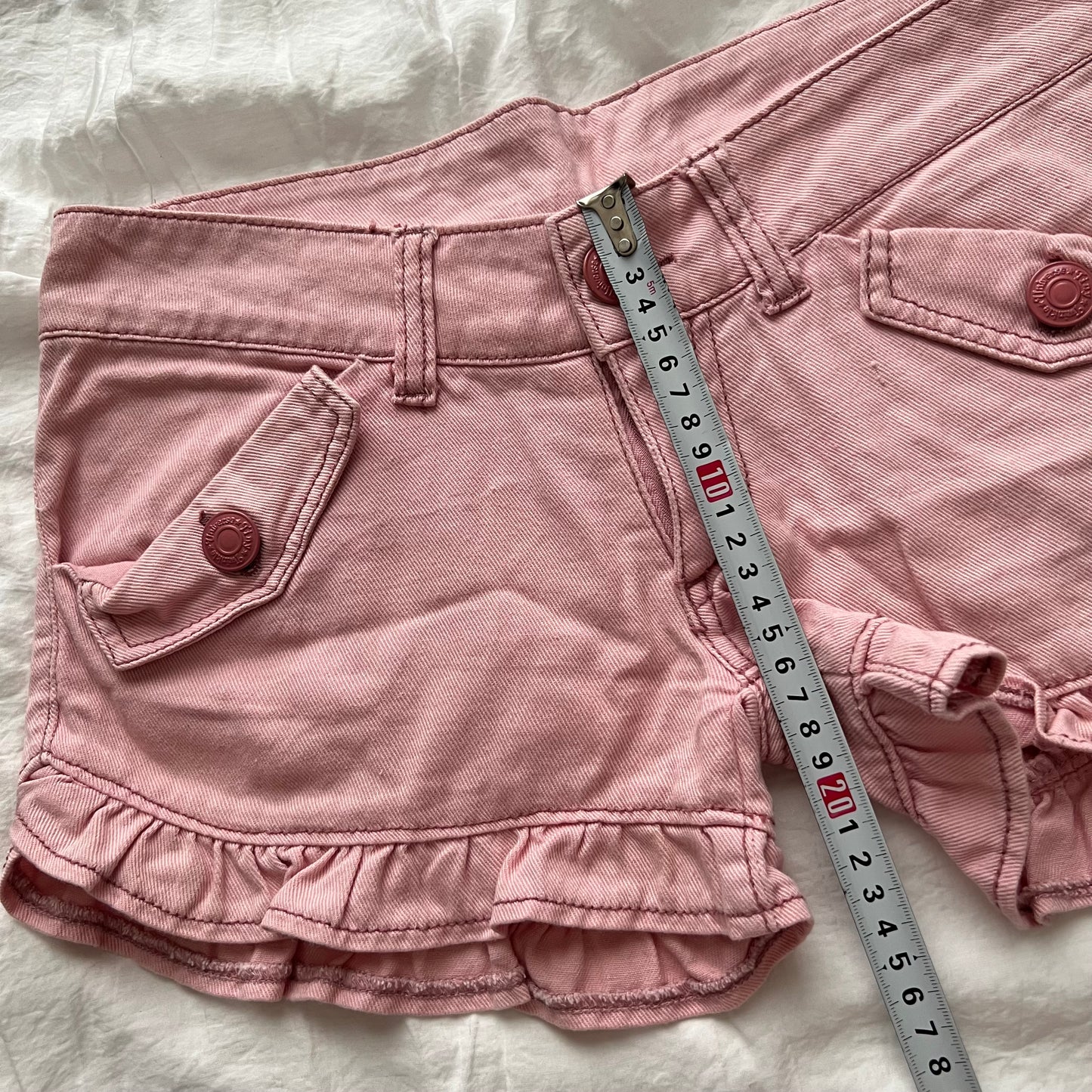 Ruffled pink shorts